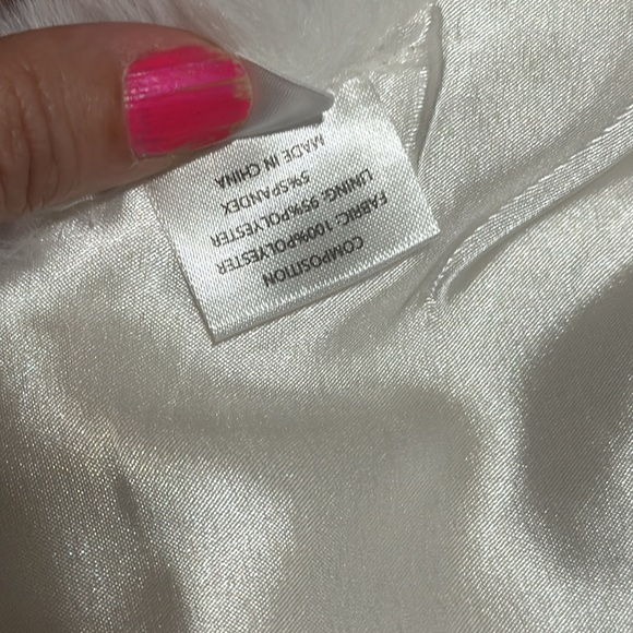 Wait For You Ivory Soft Faux Fur Collar Satin Lined Shawl Wrap - Picture 7 of 7